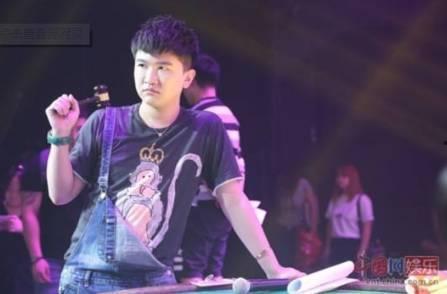 团宠吃瓜娱乐圈,娱乐圈的甜蜜风暴